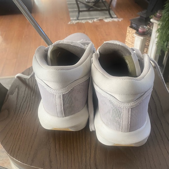 Lebron basketball shoes - Picture 3 of 3